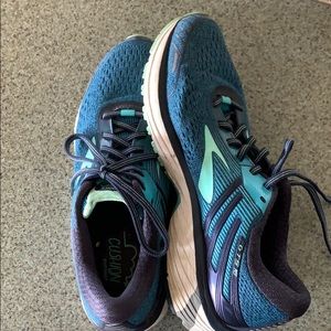 Brooks adrenaline GTS18